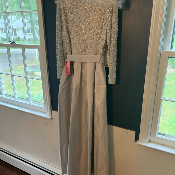 BRAND NEW Dillards formal gown - Picture 2 of 6